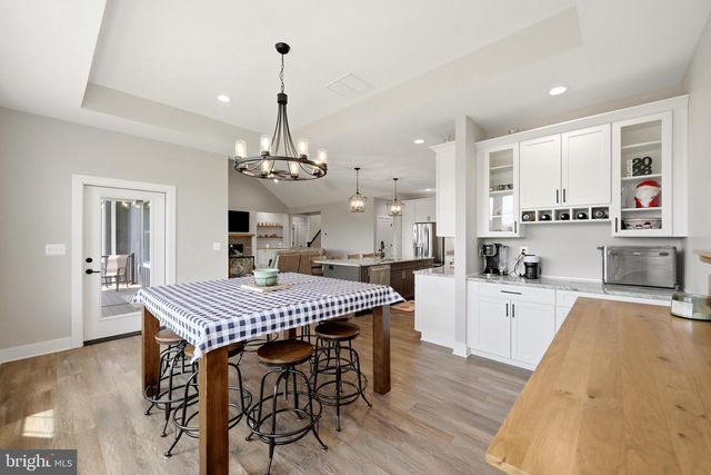 125 LAKE HOLLIDAY, Cross Junction, VA 22625