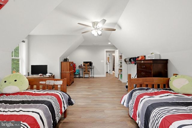 125 LAKE HOLLIDAY, Cross Junction, VA 22625