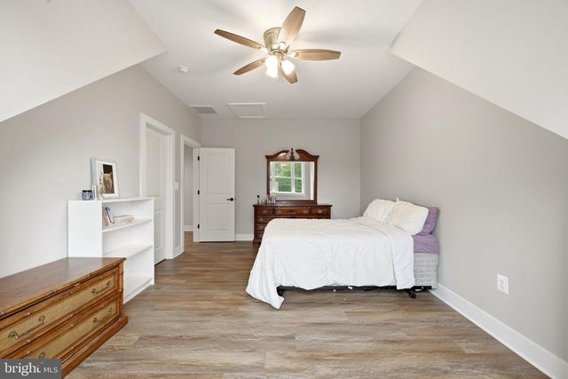 125 LAKE HOLLIDAY, Cross Junction, VA 22625