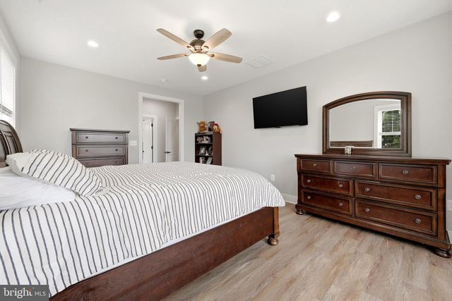 125 LAKE HOLLIDAY, Cross Junction, VA 22625