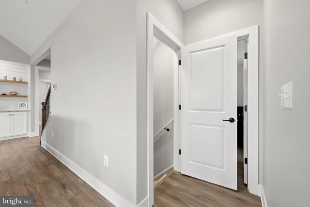 125 LAKE HOLLIDAY, Cross Junction, VA 22625