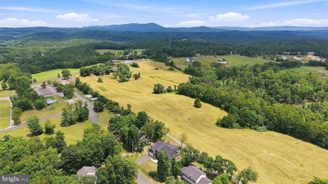 125 LAKE HOLLIDAY, Cross Junction, VA 22625