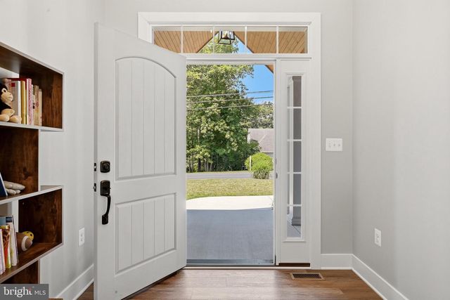 125 LAKE HOLLIDAY, Cross Junction, VA 22625