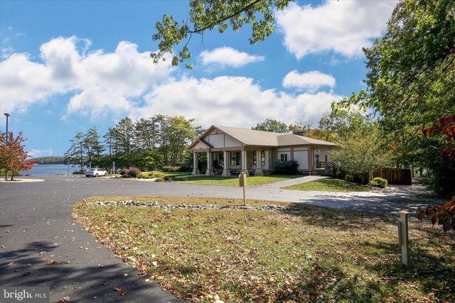 125 LAKE HOLLIDAY, Cross Junction, VA 22625