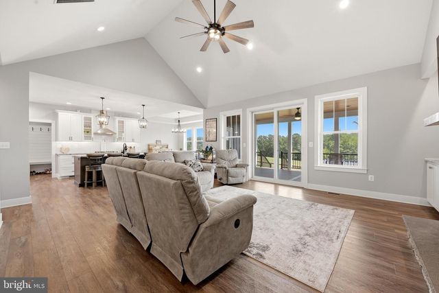 125 LAKE HOLLIDAY, Cross Junction, VA 22625