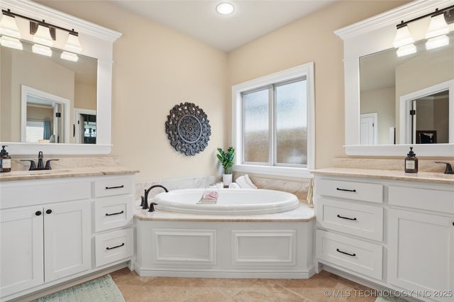 11471 S Ash Street, Jenks, OK 74037