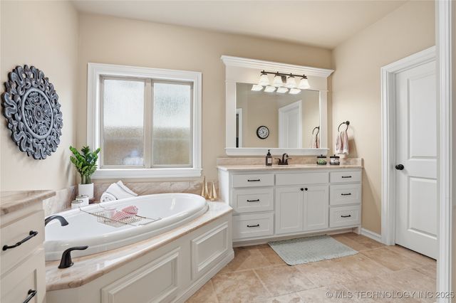 11471 S Ash Street, Jenks, OK 74037