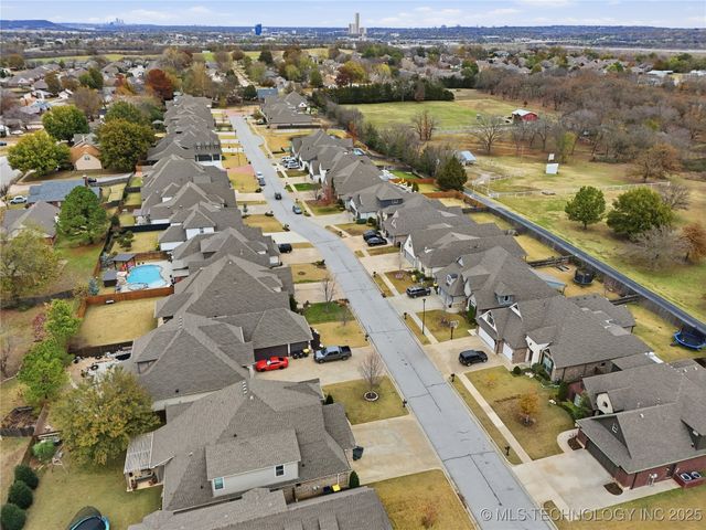 11471 S Ash Street, Jenks, OK 74037