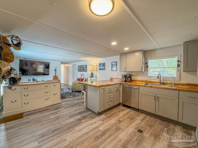 3637 Diamond St, Pace, FL 32571