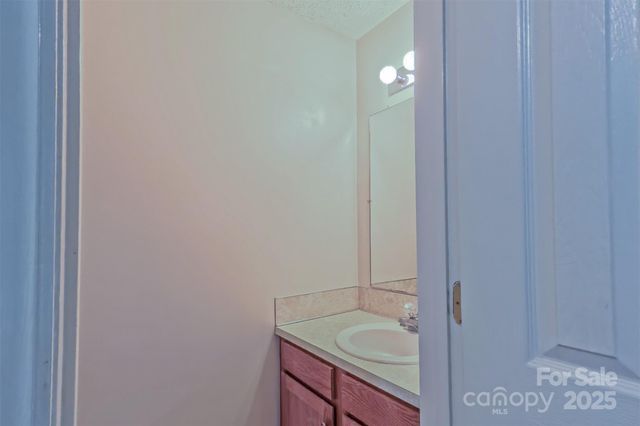 529 N Spring Avenue, Newton, NC 28658