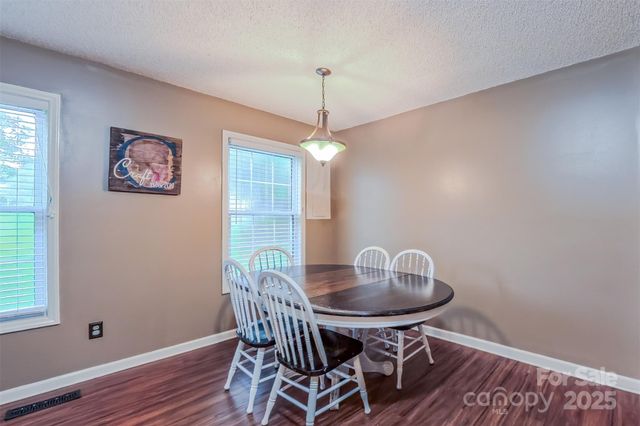 529 N Spring Avenue, Newton, NC 28658