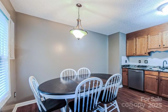 529 N Spring Avenue, Newton, NC 28658