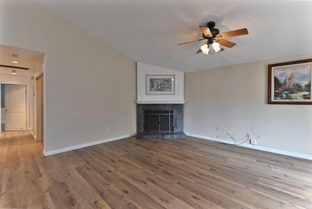 908 Deer Park Dr, Modesto, CA 95358