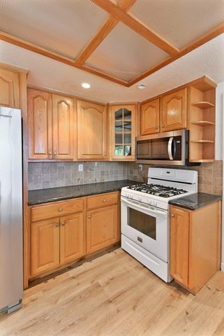 908 Deer Park Dr, Modesto, CA 95358