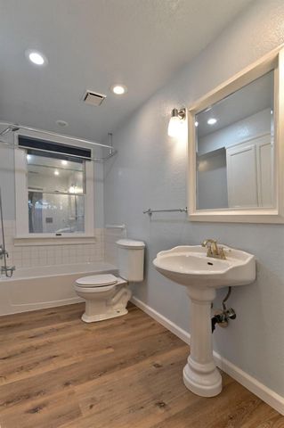 908 Deer Park Dr, Modesto, CA 95358