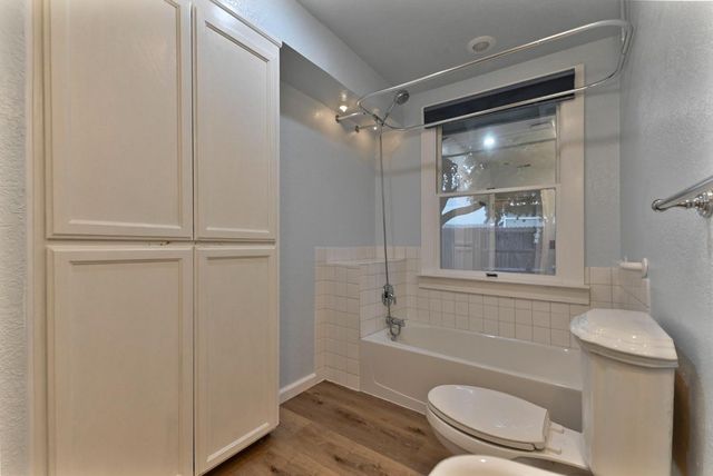 908 Deer Park Dr, Modesto, CA 95358