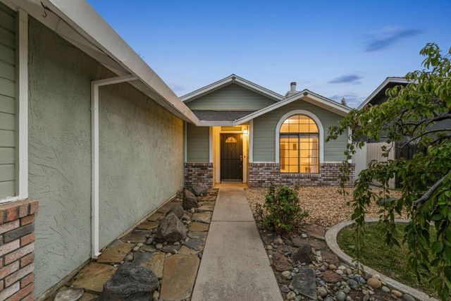 908 Deer Park Dr, Modesto, CA 95358