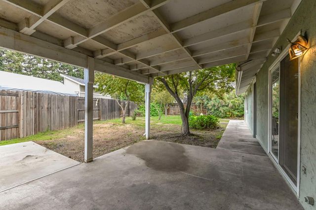 908 Deer Park Dr, Modesto, CA 95358