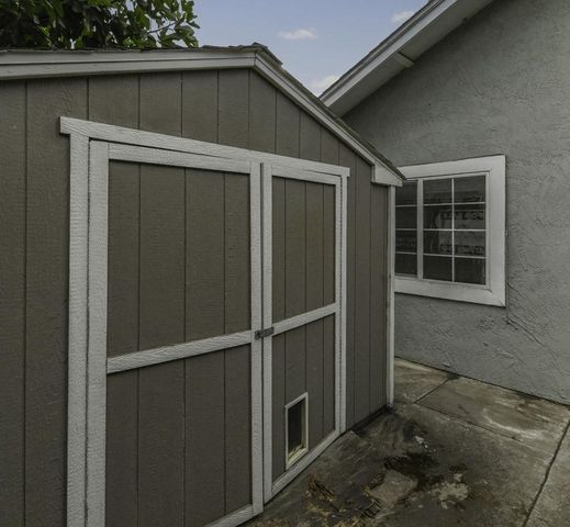 908 Deer Park Dr, Modesto, CA 95358