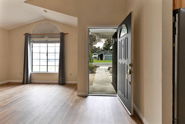 908 Deer Park Dr, Modesto, CA 95358