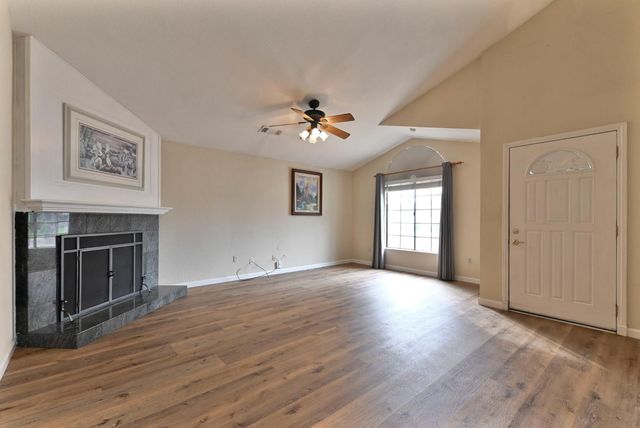 908 Deer Park Dr, Modesto, CA 95358