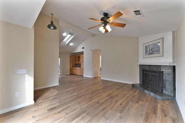 908 Deer Park Dr, Modesto, CA 95358