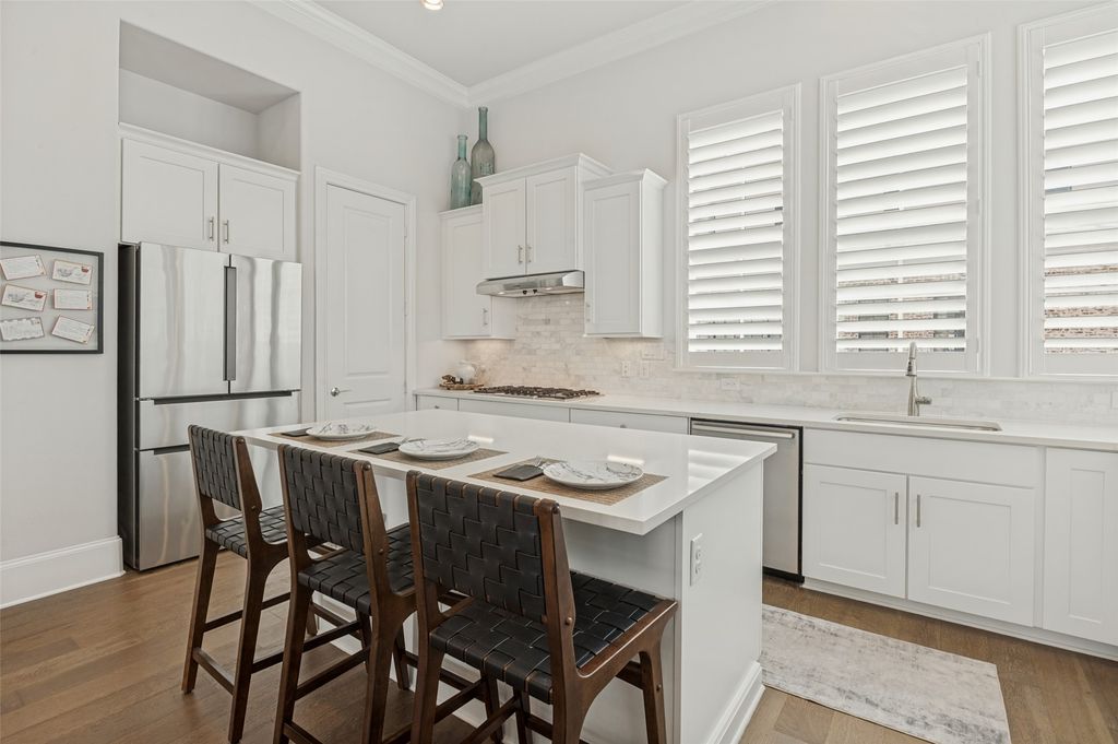 617 Dalton Lane, Irving, TX 75039 — photo 4