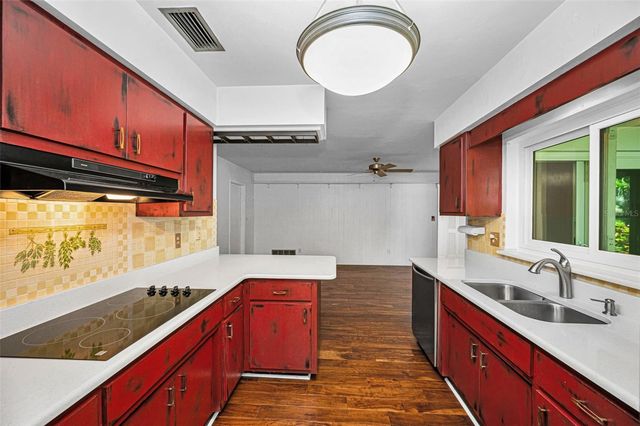 2310 SARAZEN DR, Dunedin, FL 34698