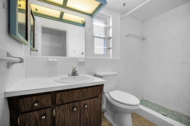 2310 SARAZEN DR, Dunedin, FL 34698