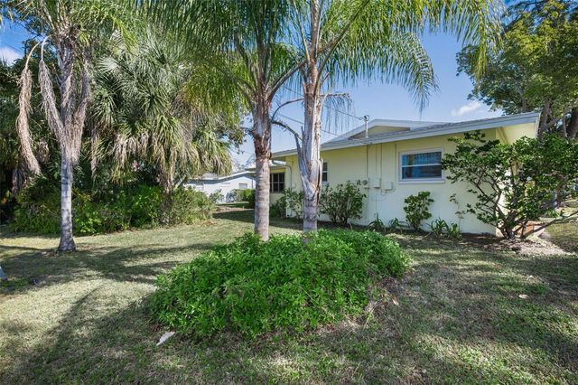 2310 SARAZEN DR, Dunedin, FL 34698