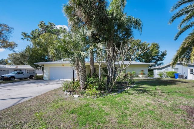 2310 SARAZEN DR, Dunedin, FL 34698