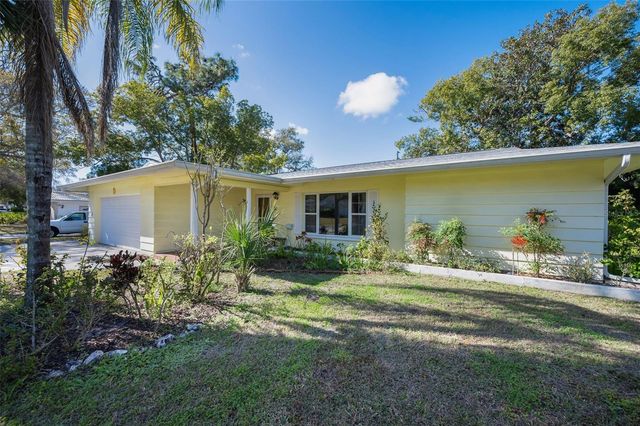 2310 SARAZEN DR, Dunedin, FL 34698