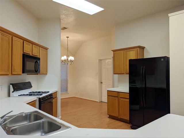 2810 Foxden Drive, Pearland, TX 77584