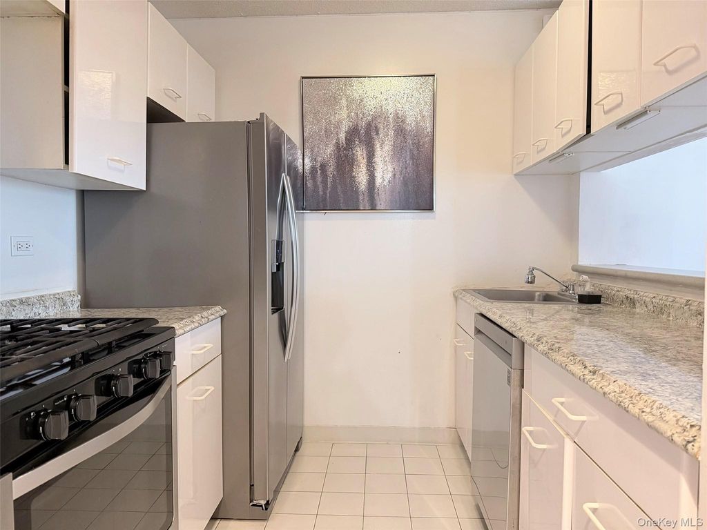 2 S End Avenue 3W, New York (manhattan), NY 10280 — exterior