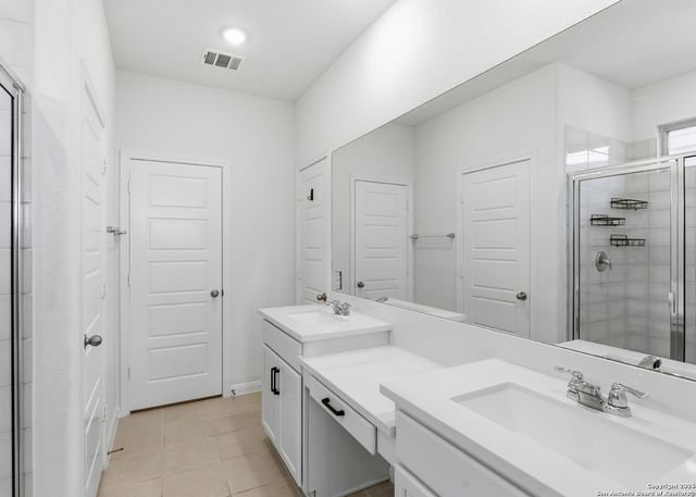 9210 McCoy, Converse, TX 78109