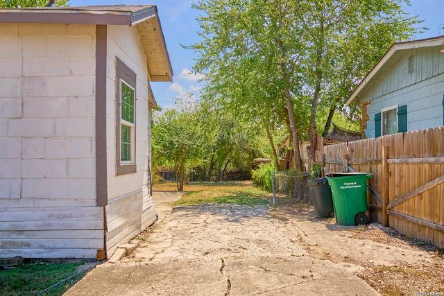 2346 Burnet St., San Antonio, TX 78202