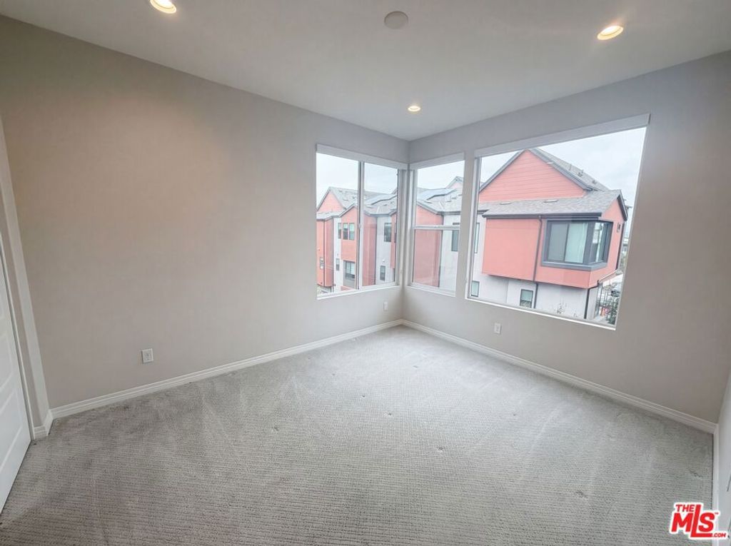 Image 8 of property listing at 130 Keeper, Irvine, CA 92618