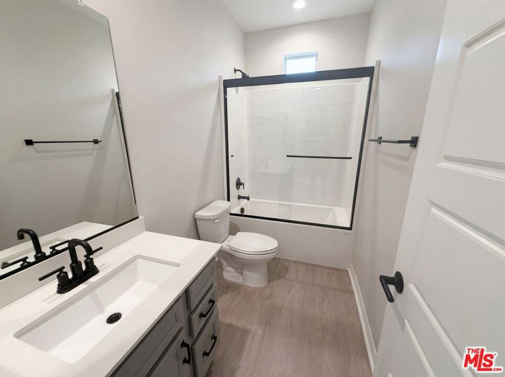 Image 9 of property listing at 130 Keeper, Irvine, CA 92618