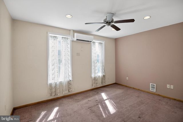 462 SEVILLE ST, Philadelphia, PA 19128