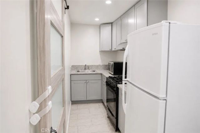 17144 Burton Street, Lake Balboa, CA 91406