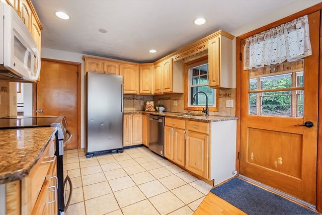34 Dona Road, Lynn, MA 01904