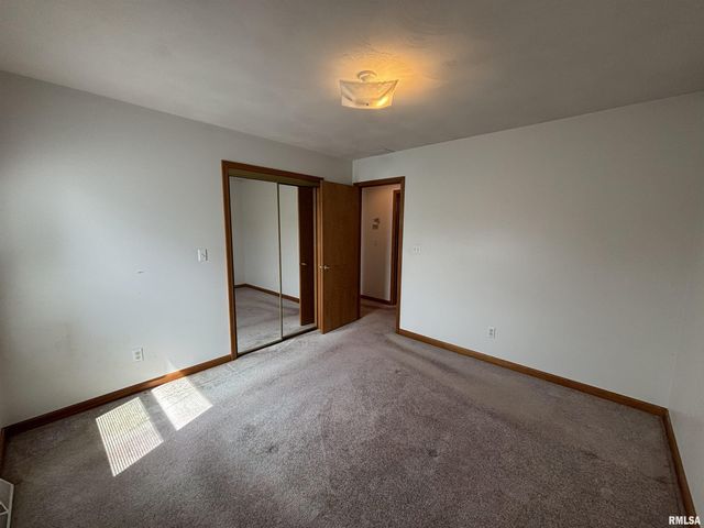 2905 Rend Drive, Springfield, IL 62707