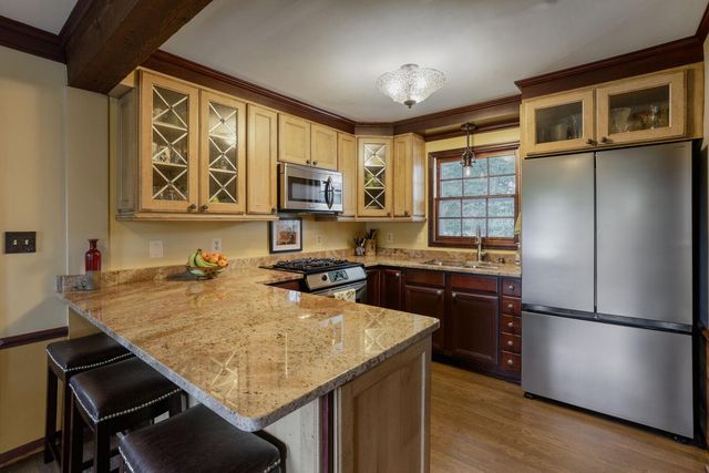 211 Paisley Lane, Golden Valley, MN 55422