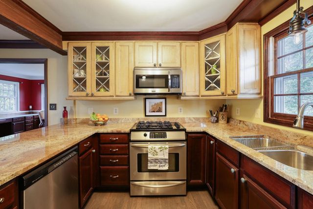 211 Paisley Lane, Golden Valley, MN 55422