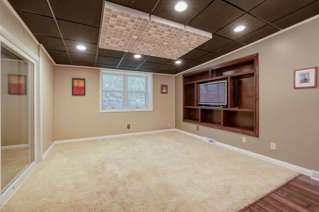 211 Paisley Lane, Golden Valley, MN 55422