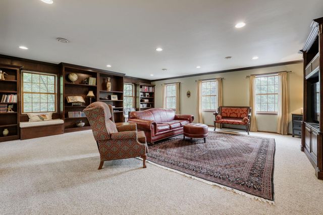 211 Paisley Lane, Golden Valley, MN 55422