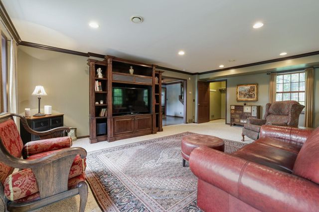 211 Paisley Lane, Golden Valley, MN 55422