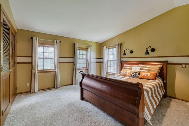 211 Paisley Lane, Golden Valley, MN 55422