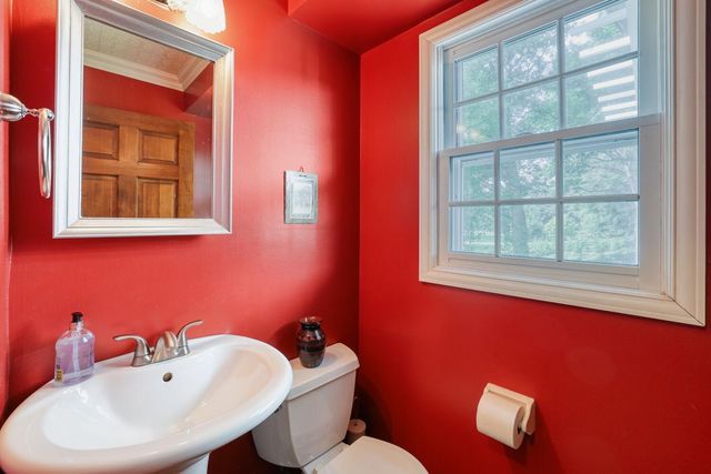 211 Paisley Lane, Golden Valley, MN 55422