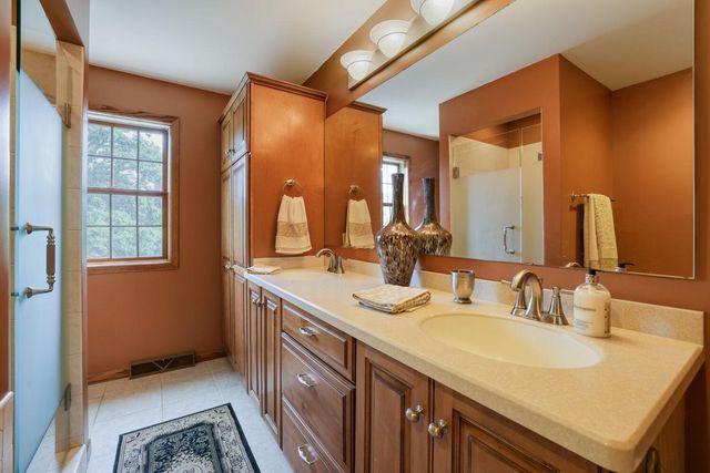 211 Paisley Lane, Golden Valley, MN 55422